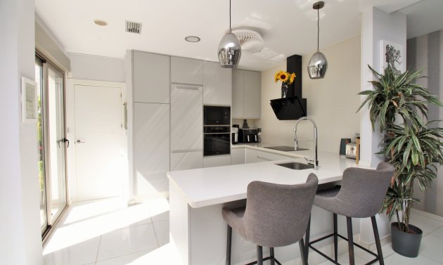 Resale - Villa -
Villamartín - Villamartin