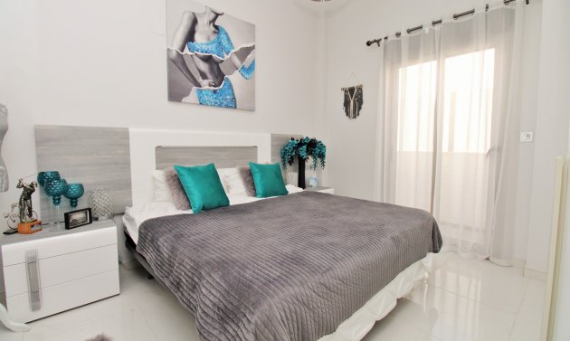 Resale - Villa -
Villamartín - Villamartin