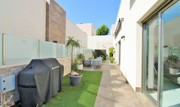 Resale - Villa -
Villamartín - Villamartin