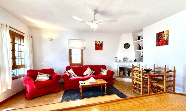 Resale - Townhouse -
Villamartin