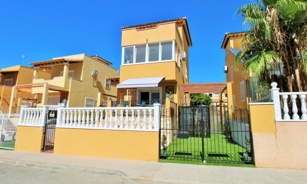 Reventa - Detached Villa -
Villamartín - Villamartin
