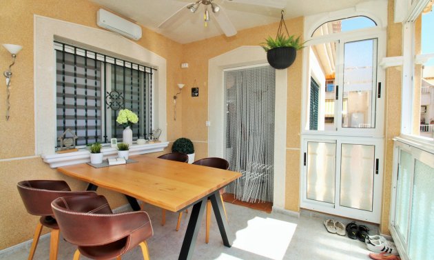 Återförsäljning - Villa -
Villamartín - Villamartin