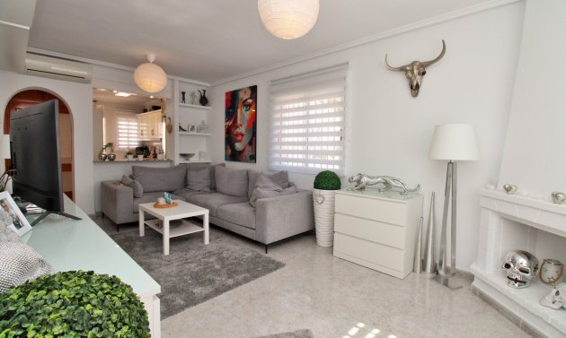 Återförsäljning - Villa -
Villamartín - Villamartin