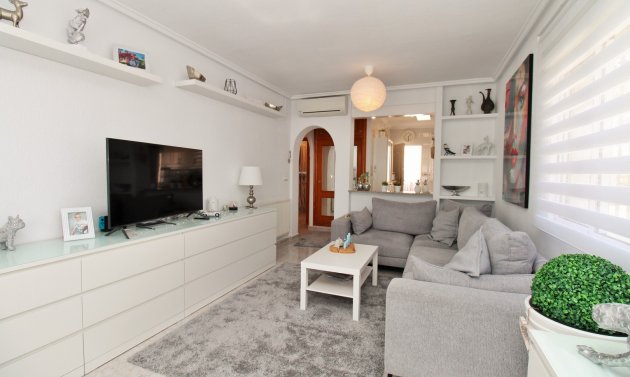 Återförsäljning - Villa -
Villamartín - Villamartin