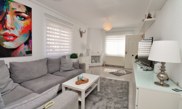 Återförsäljning - Villa -
Villamartín - Villamartin