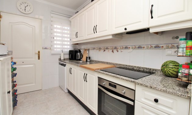 Återförsäljning - Villa -
Villamartín - Villamartin