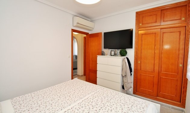 Återförsäljning - Villa -
Villamartín - Villamartin