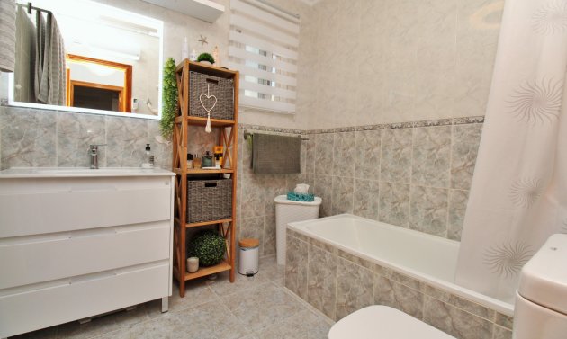 Återförsäljning - Villa -
Villamartín - Villamartin