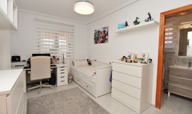 Återförsäljning - Villa -
Villamartín - Villamartin