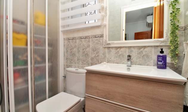 Återförsäljning - Villa -
Villamartín - Villamartin