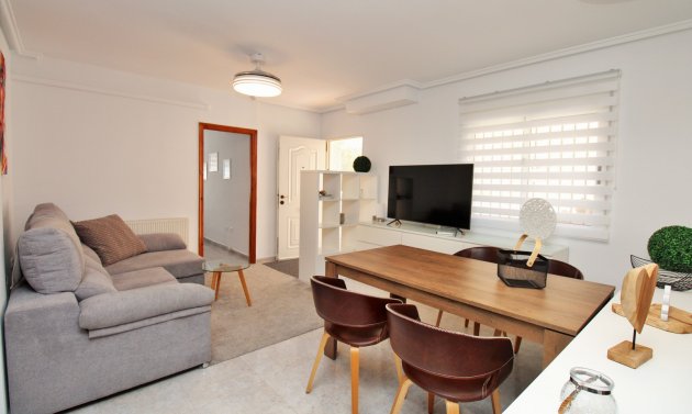 Återförsäljning - Villa -
Villamartín - Villamartin