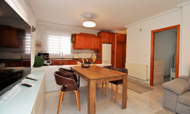 Återförsäljning - Villa -
Villamartín - Villamartin