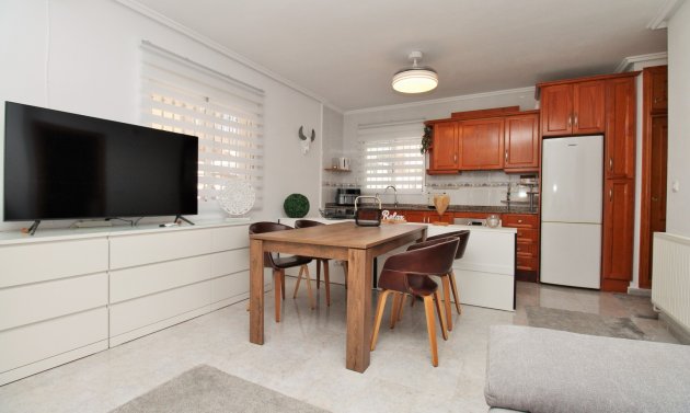 Återförsäljning - Villa -
Villamartín - Villamartin