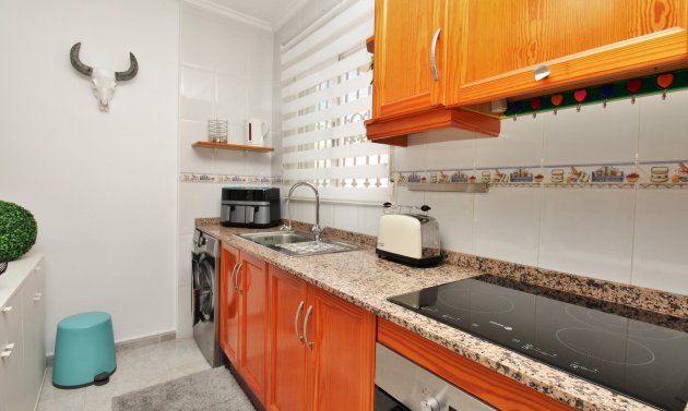 Återförsäljning - Villa -
Villamartín - Villamartin