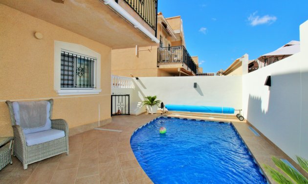 Återförsäljning - Villa -
Villamartín - Villamartin