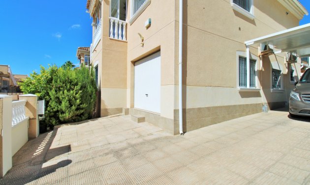 Återförsäljning - Villa -
Villamartín - Villamartin