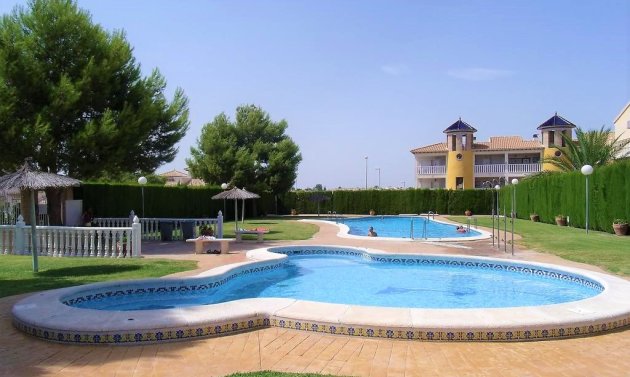 Återförsäljning - Villa -
Villamartín - Villamartin