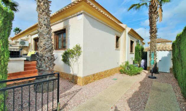 Reventa - Adosado -
Villamartín - PAU 8