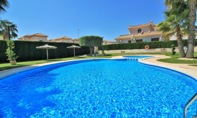 Reventa - Adosado -
Villamartín - PAU 8