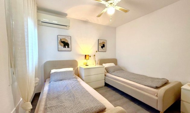 Wiederverkauf - Stadthaus -
Villamartín - Villamartin