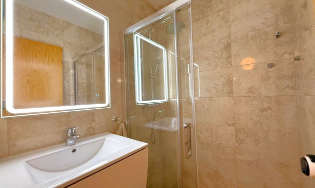 Wiederverkauf - Stadthaus -
Villamartín - Villamartin