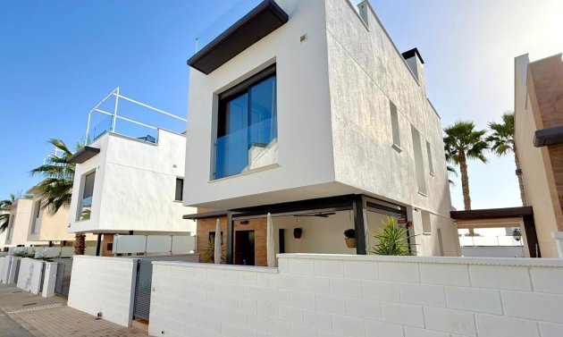 Återförsäljning - Detached Villa -
Orihuela Costa - Lomas de Cabo Roig