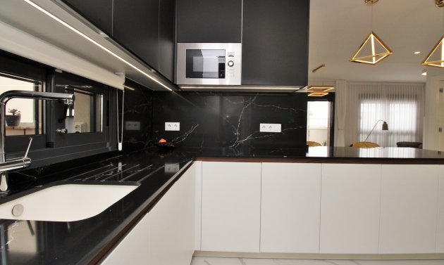 Wiederverkauf - Wohnung -
San Miguel de Salinas