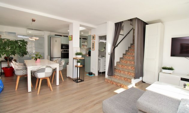 Reventa - Adosado -
Villamartín - Villamartin