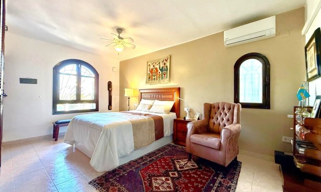 Resale - Detached Villa -
Villamartín - Villamartin