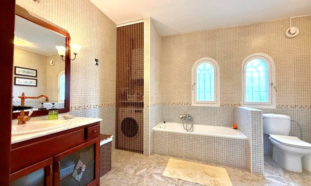 Resale - Detached Villa -
Villamartín - Villamartin