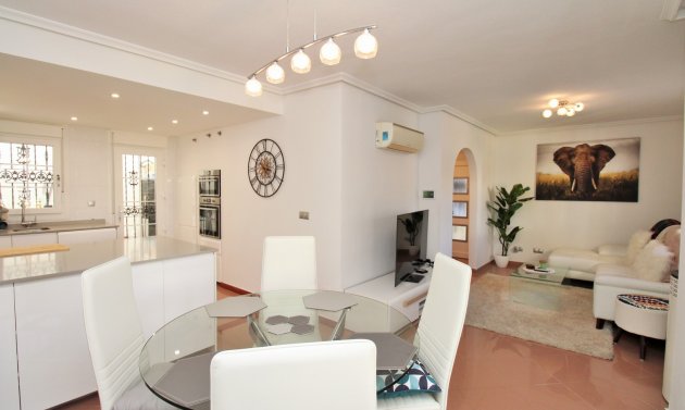 Återförsäljning - Detached Villa -
Villamartín - Los Dolses