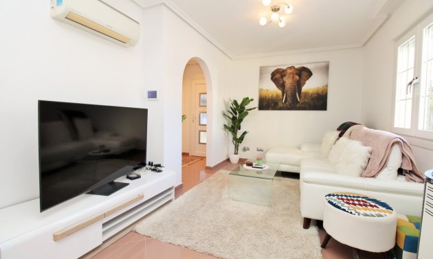 Återförsäljning - Detached Villa -
Villamartín - Los Dolses