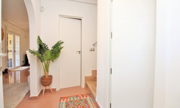 Återförsäljning - Detached Villa -
Villamartín - Los Dolses