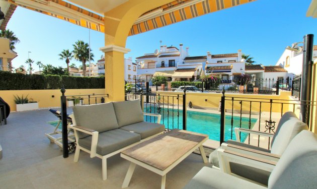 Återförsäljning - Detached Villa -
Villamartín - Los Dolses