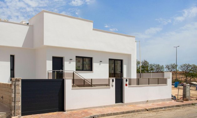 Neue Gebäude - Villa -
Sucina