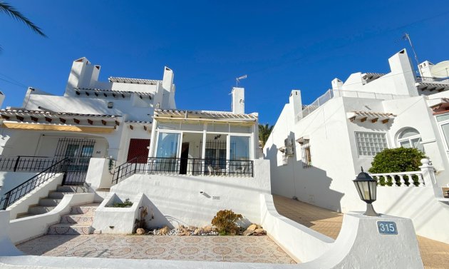 Resale - Villa -
Villamartin