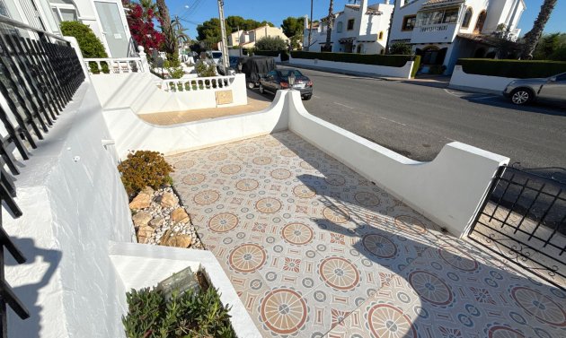 Resale - Villa -
Villamartin