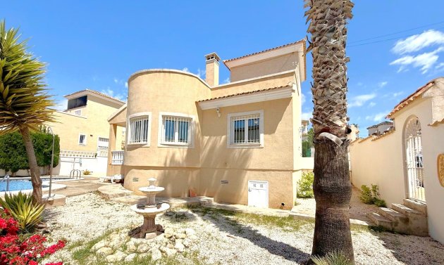 Resale - Villa -
Orihuela Costa - Villamartín