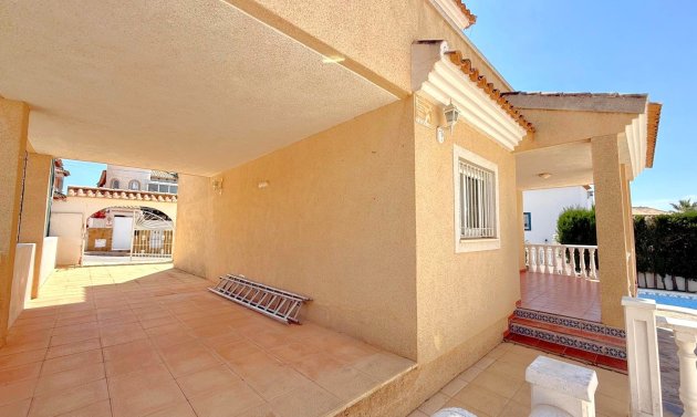 Resale - Villa -
Orihuela Costa - Villamartín