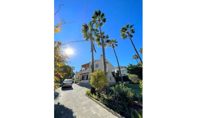 Återförsäljning - Detached Villa -
Villamartin