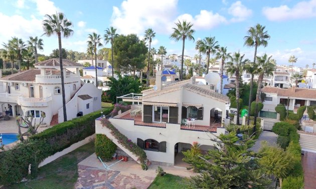 Återförsäljning - Detached Villa -
Villamartin