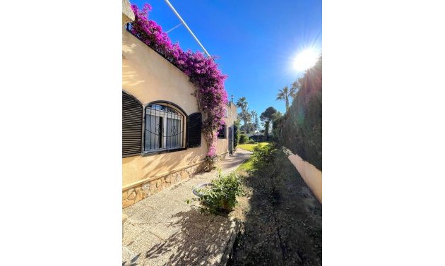 Återförsäljning - Detached Villa -
Villamartin