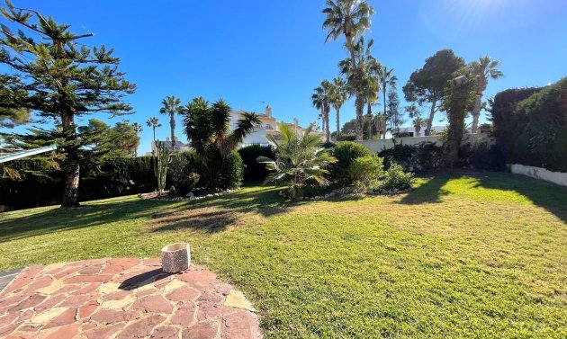 Återförsäljning - Detached Villa -
Villamartin