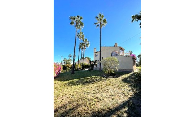 Återförsäljning - Detached Villa -
Villamartin