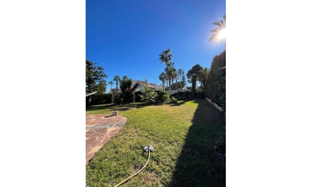 Återförsäljning - Detached Villa -
Villamartin