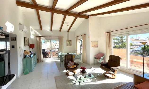 Återförsäljning - Detached Villa -
Villamartin