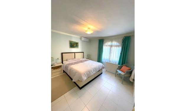 Återförsäljning - Detached Villa -
Villamartin