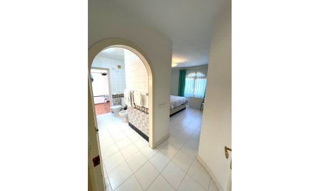 Återförsäljning - Detached Villa -
Villamartin