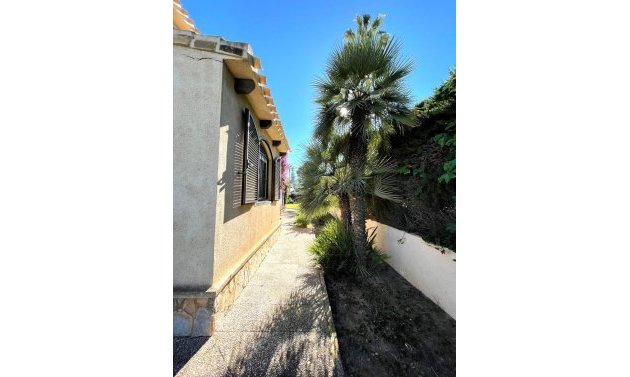 Återförsäljning - Detached Villa -
Villamartin