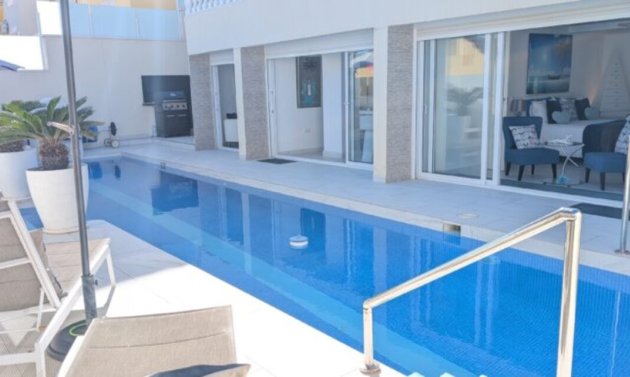 Reventa - Villa -
Villamartín - Villamartin